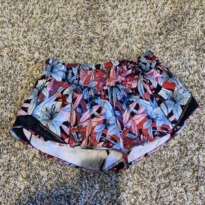 Lululemon low rise hotty hot short 2.5”